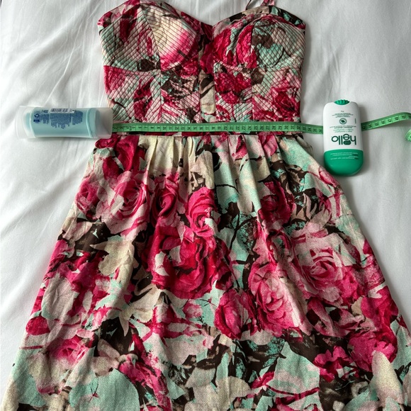 Beautiful floral dress - Picture 6 of 6